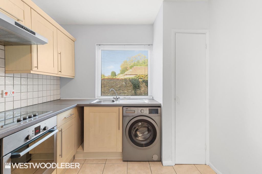 Property photo 3 of 13 Hadleighcourt_2.Jpg
