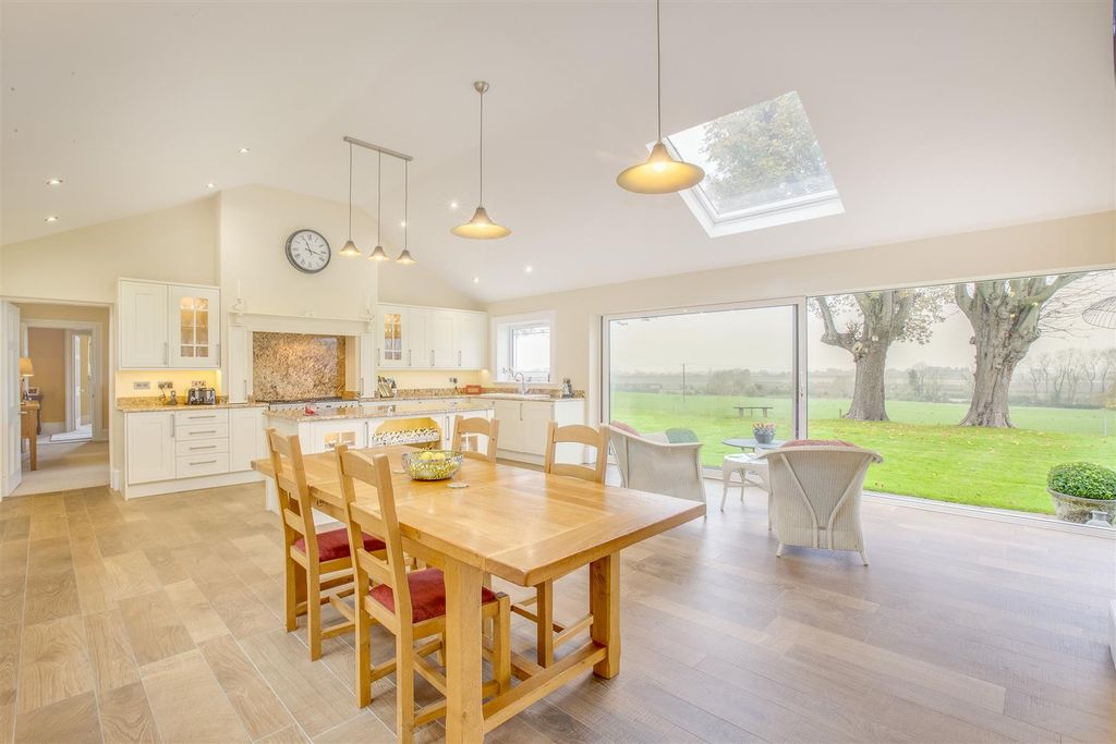 Property photo 2 of 47 Kitchen