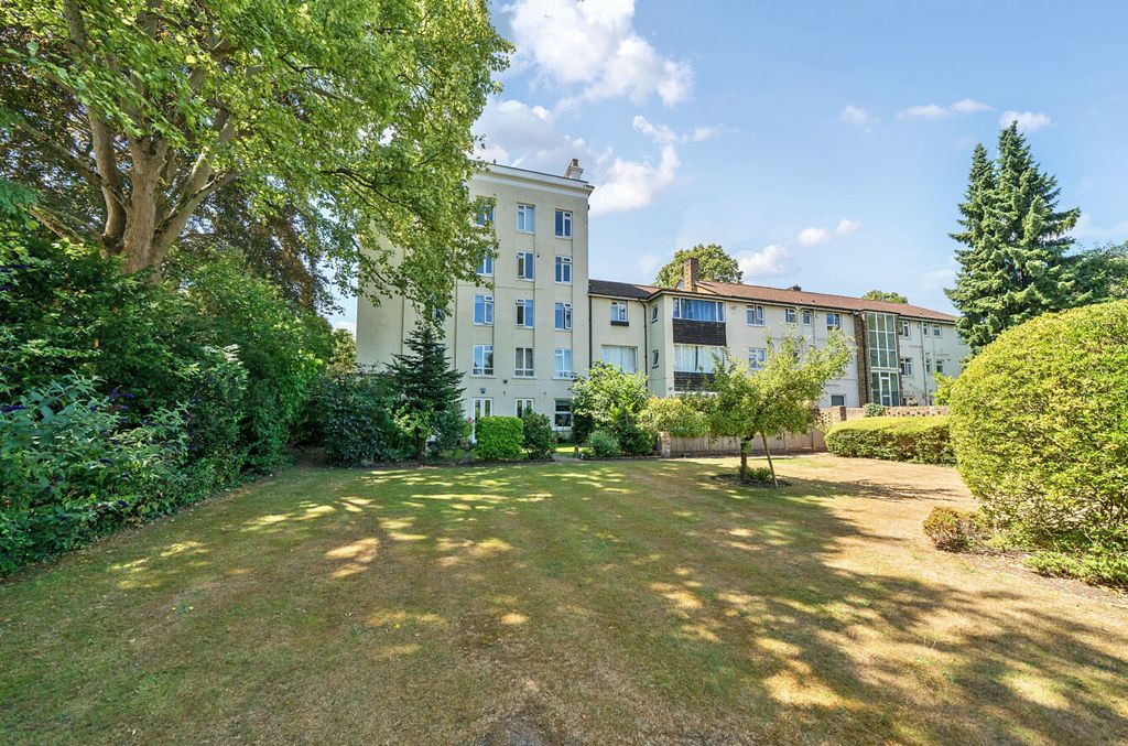 Property photo 1 of 24 1324255-21-686Fc6...