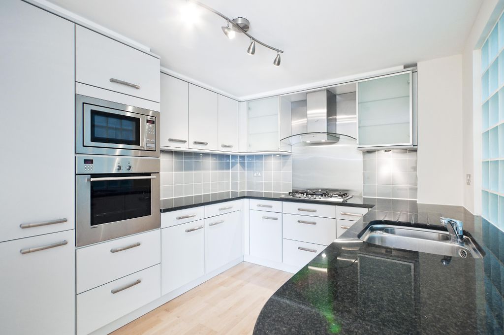 Property photo 1 of 10 Kitchen