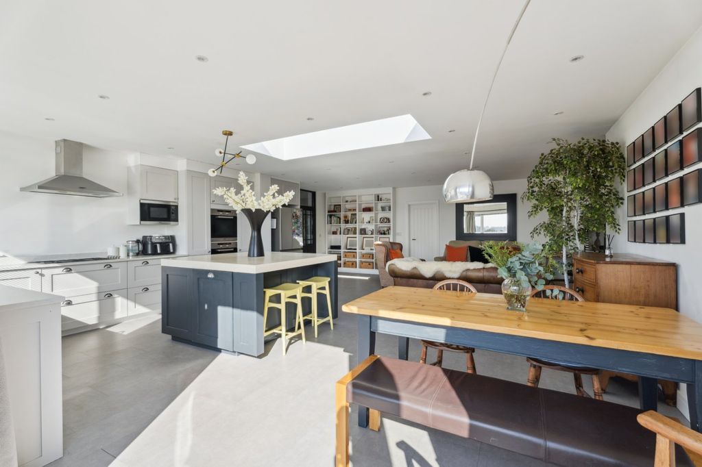 Property photo 3 of 24 Picture 3