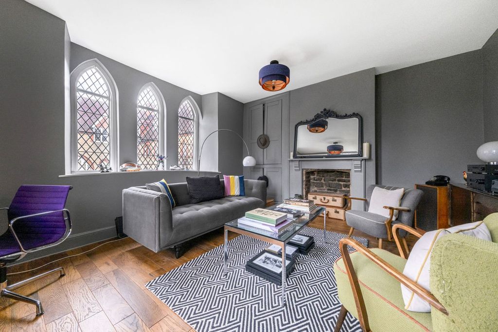 Property photo 2 of 20