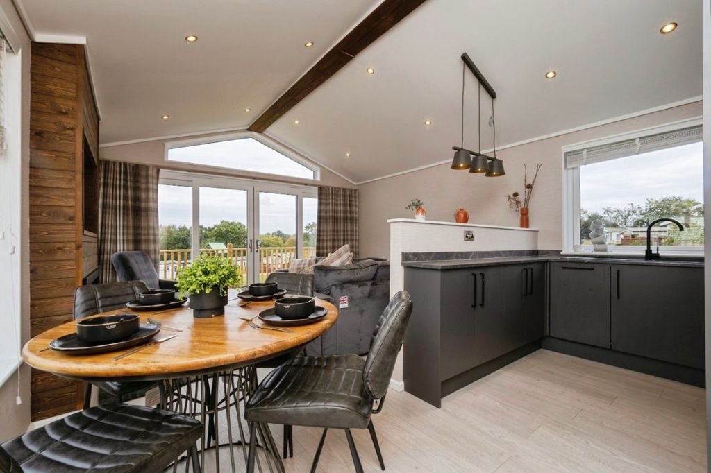 Property photo 2 of 6 Picture67.Jpg