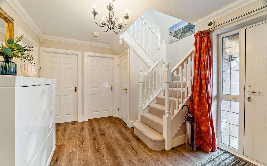 Property photo 2 of 29 Picture No. 28
