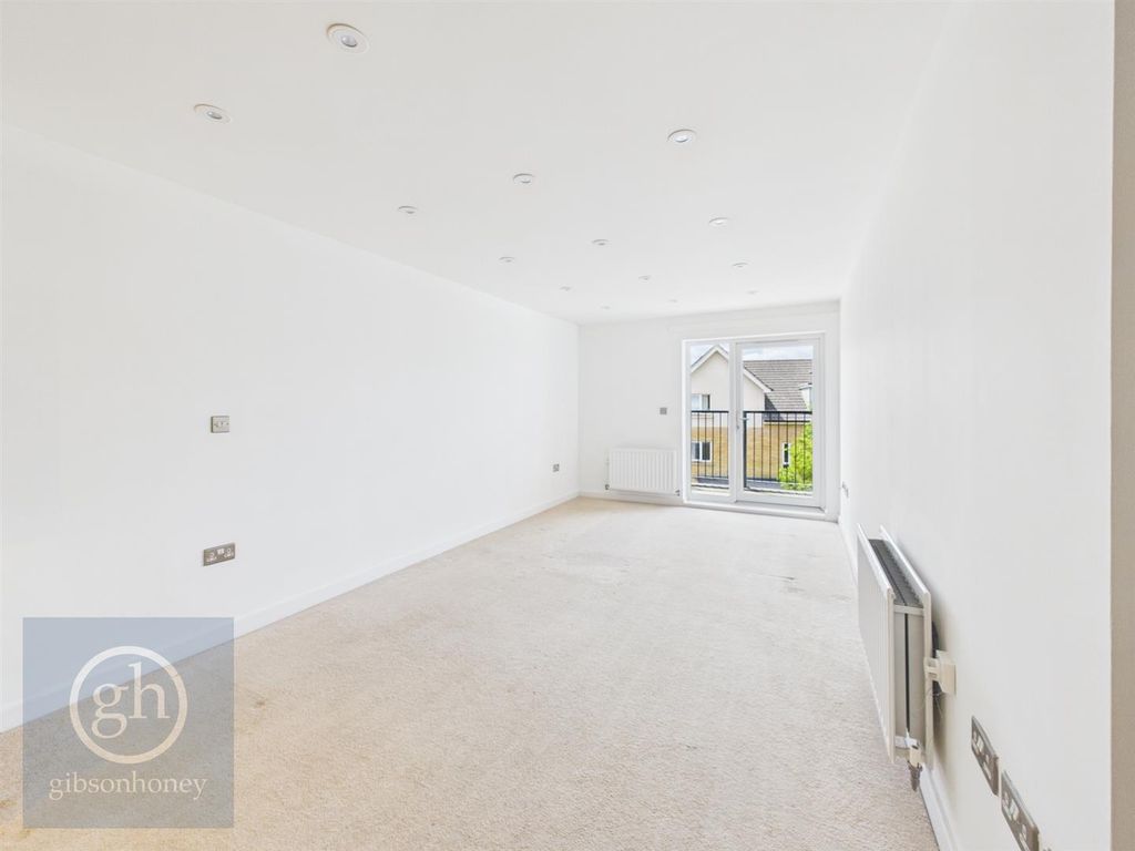 Property photo 3 of 10 Cam05080G0-Pr0428-Still009.Jpg