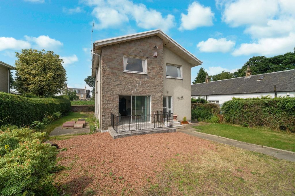 Property photo 1 of 18 External