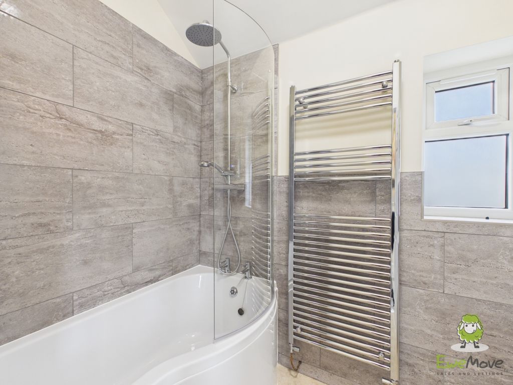Property photo 2 of 12 Bathroom Emilydimelowewemovewhitchurchandnantwich