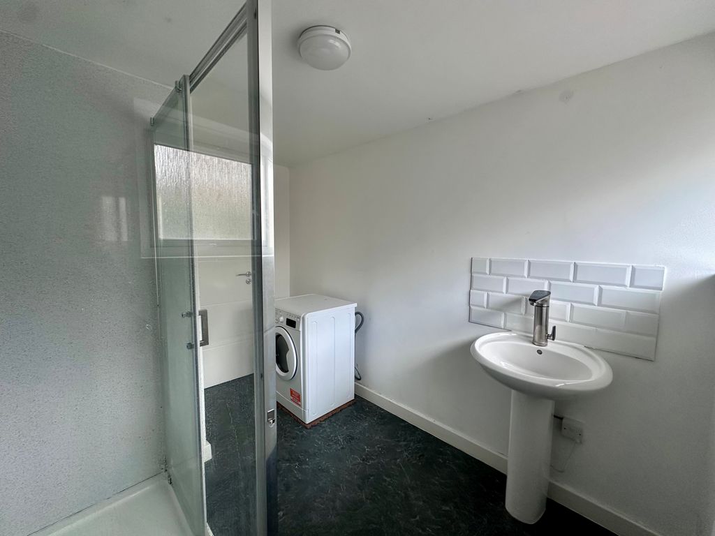 Property photo 3 of 6 Bathroom