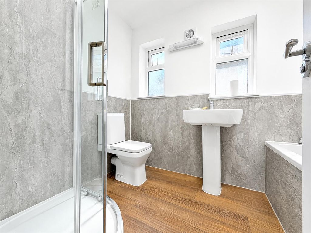 Property photo 3 of 9 Family Bathroom/ WC