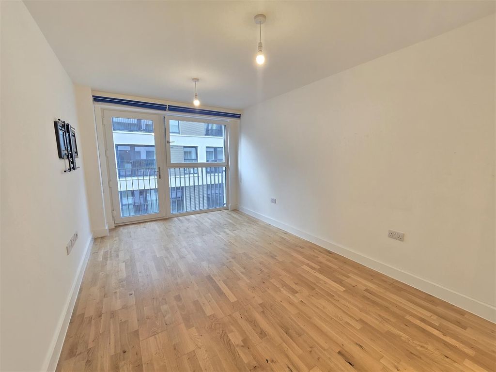 Property photo 2 of 13 00 Lounge.Jpg