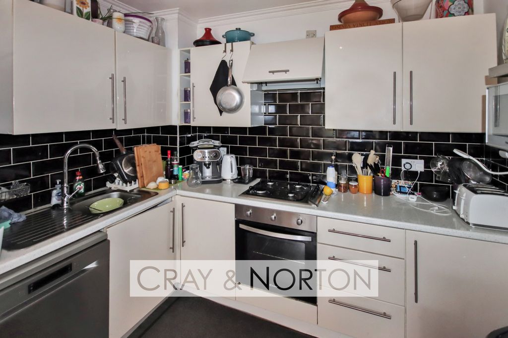 Property photo 3 of 10 Photo 7