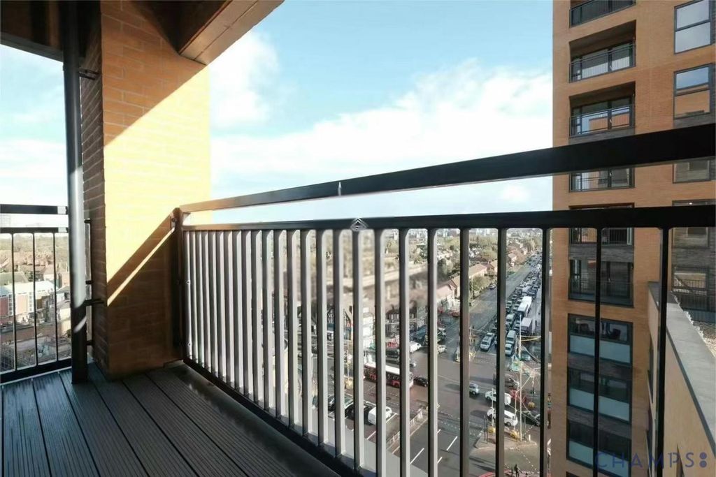 Property photo 3 of 9 Gallery