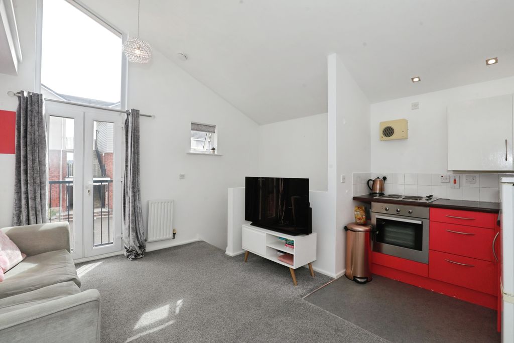 Property photo 3 of 11