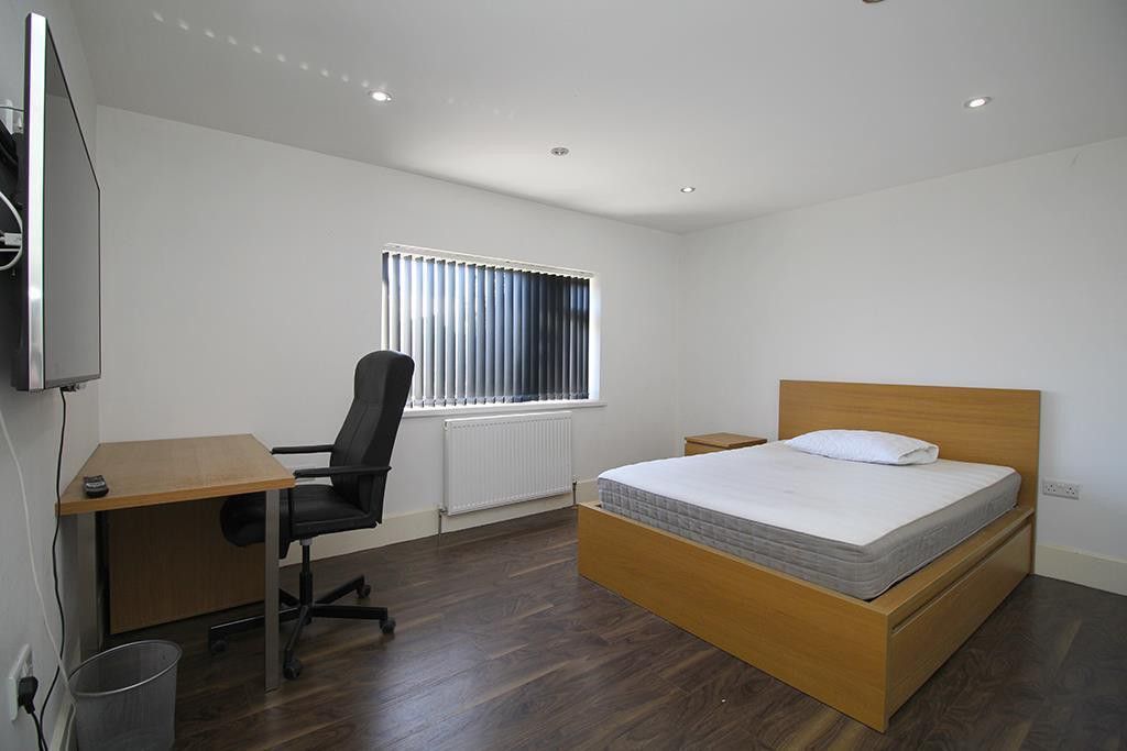 Property photo 1 of 17 Bedroom (Main)