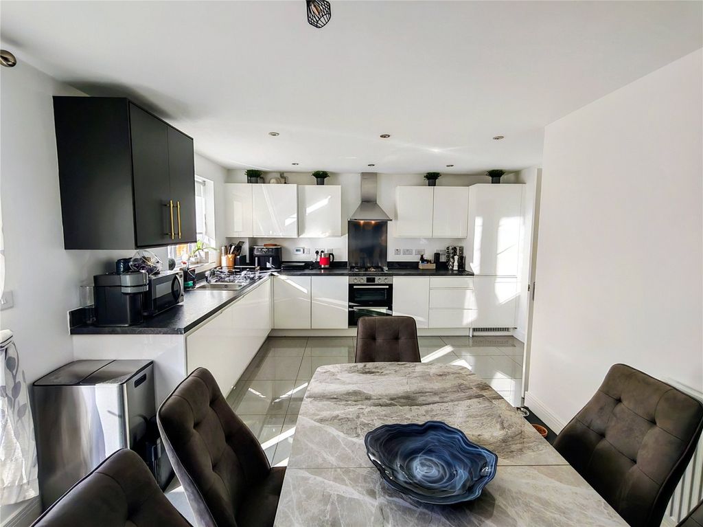 Property photo 3 of 20 Picture No. 11