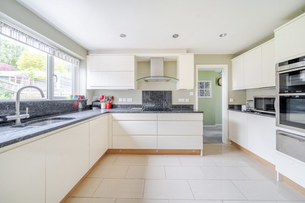 Property photo 3 of 20