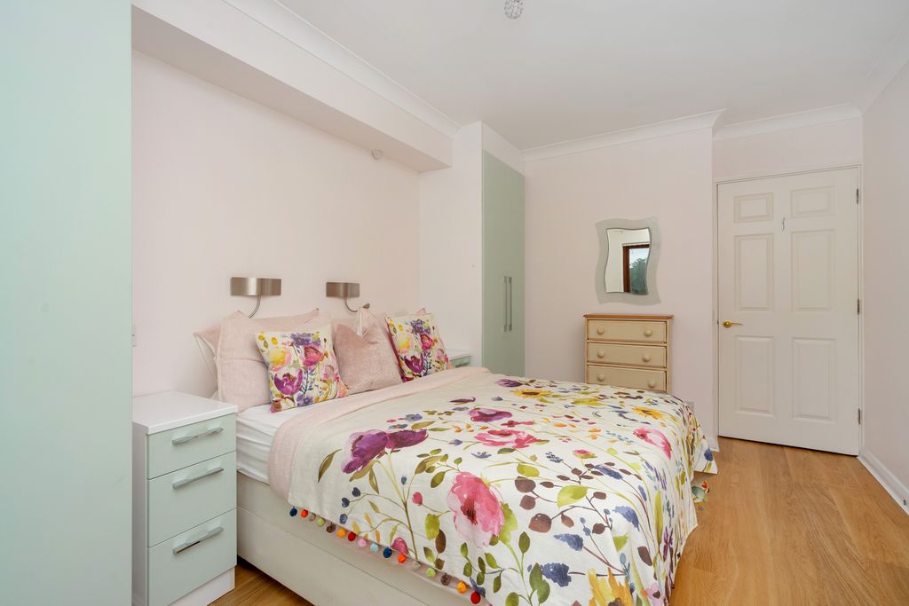 Property photo 2 of 6