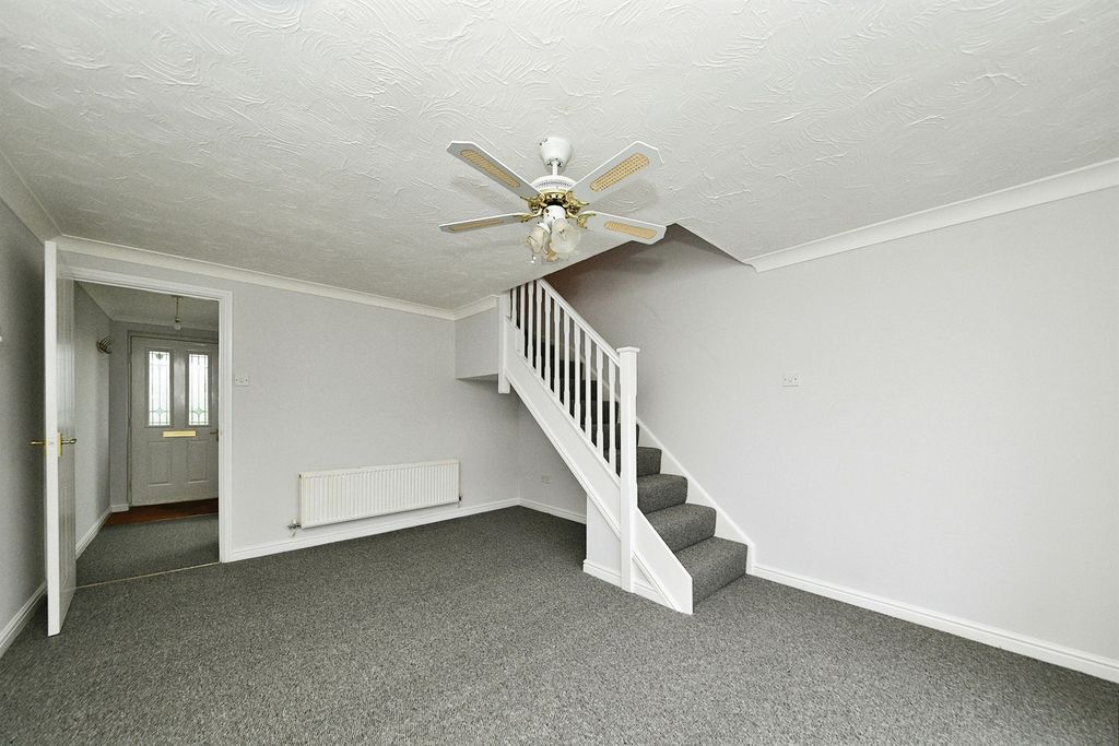 Property photo 2 of 11 Living Room