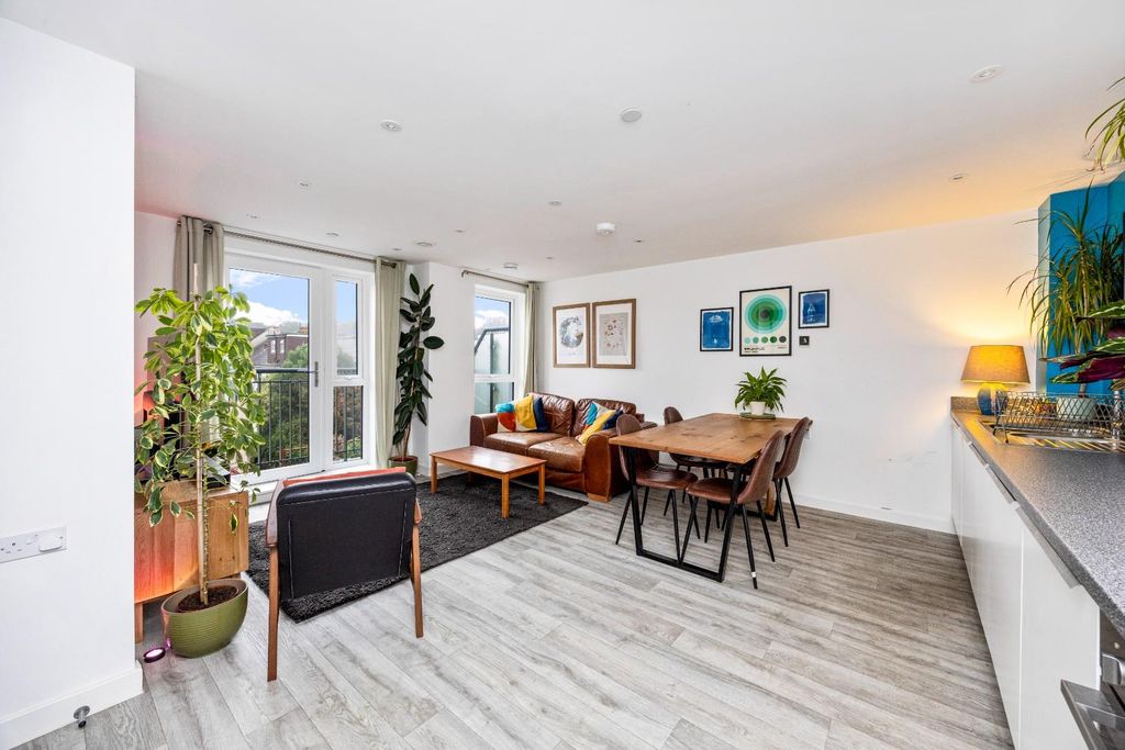 Property photo 2 of 20 Tintern Bank, Flat 16-010.Jpg