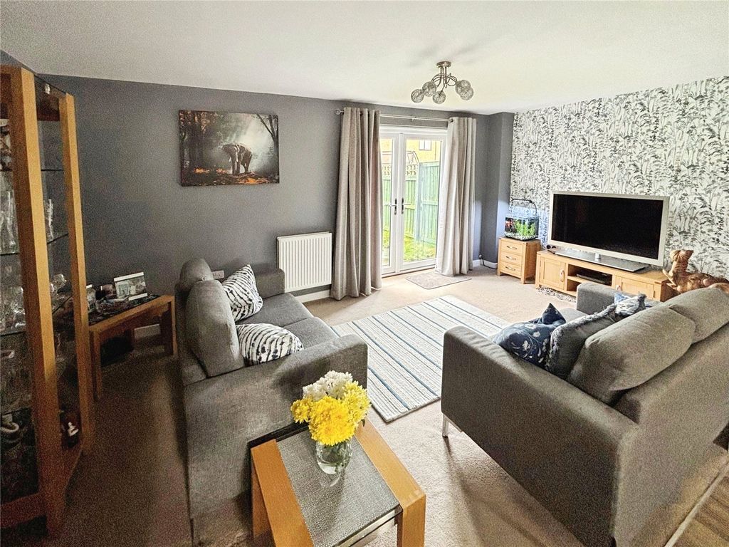 Property photo 2 of 11 Lounge