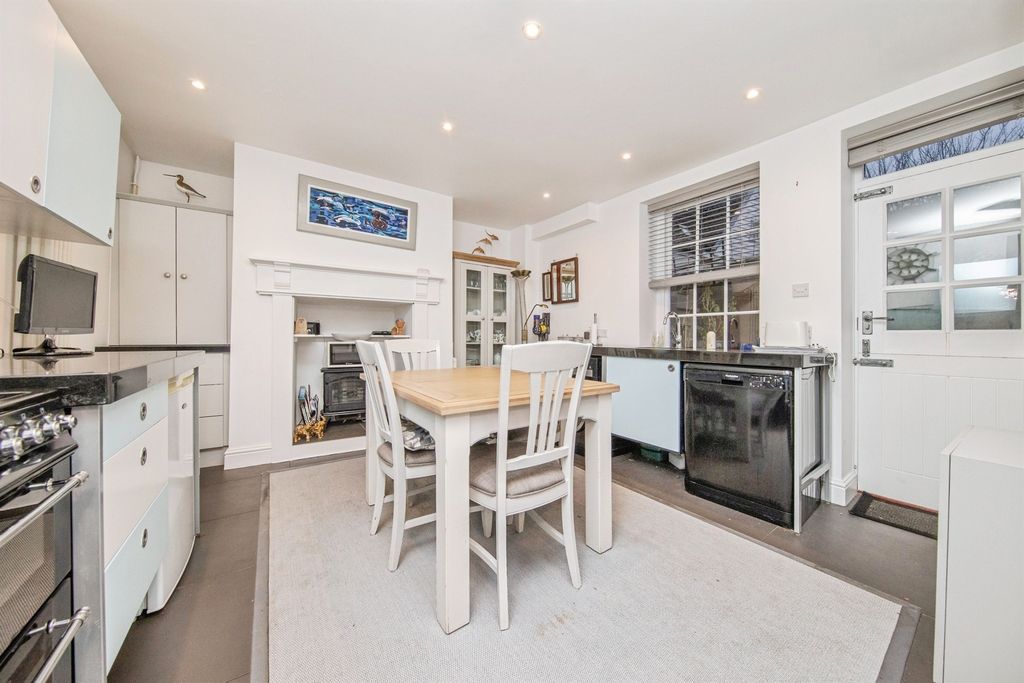 Property photo 3 of 26