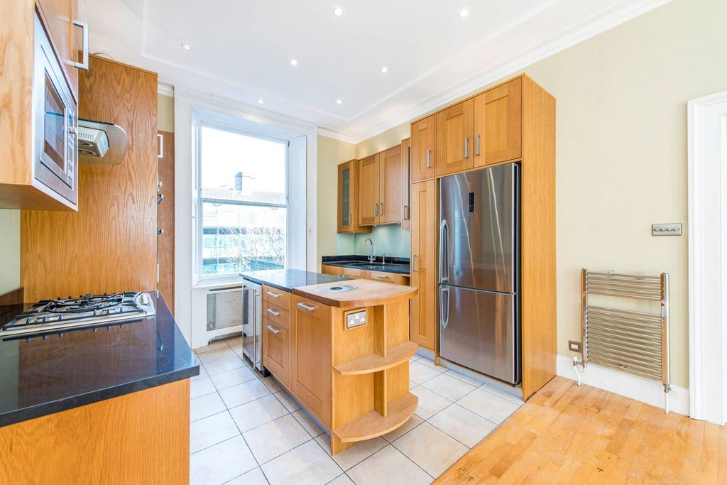 Property photo 3 of 19
