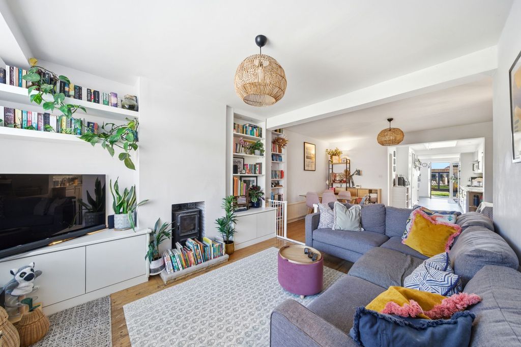 Property photo 3 of 28