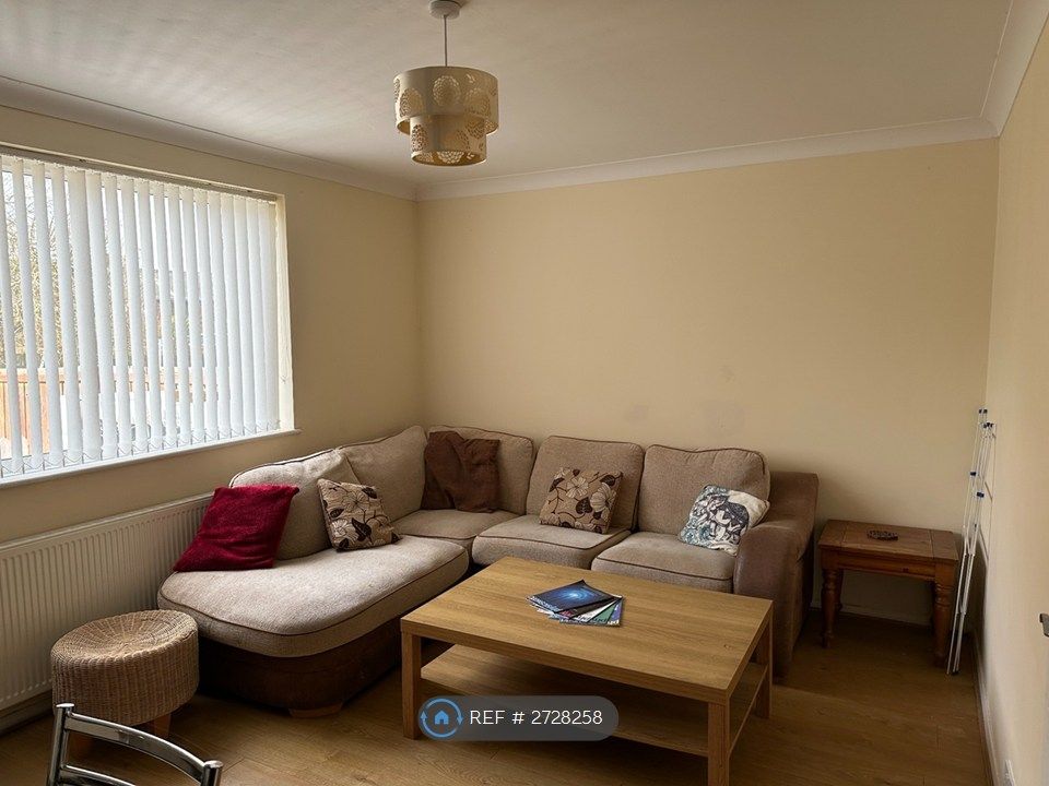 Property photo 1 of 12 Living Room