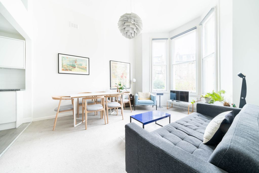 Property photo 1 of 6 Reception/Kitchen View 1