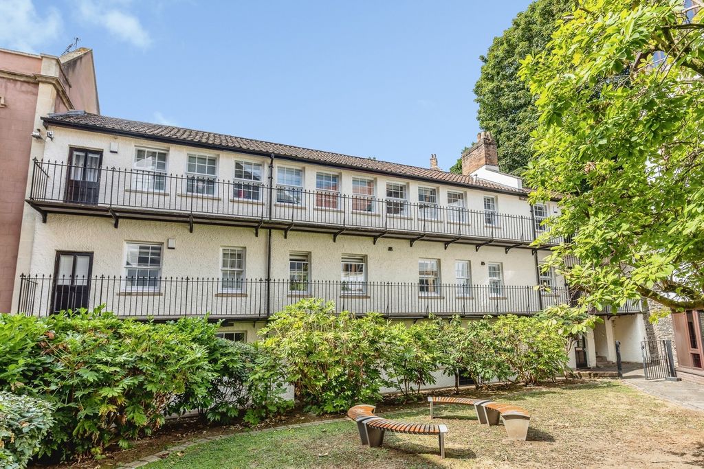 Property photo 1 of 11 Pbox-Img.Jpg