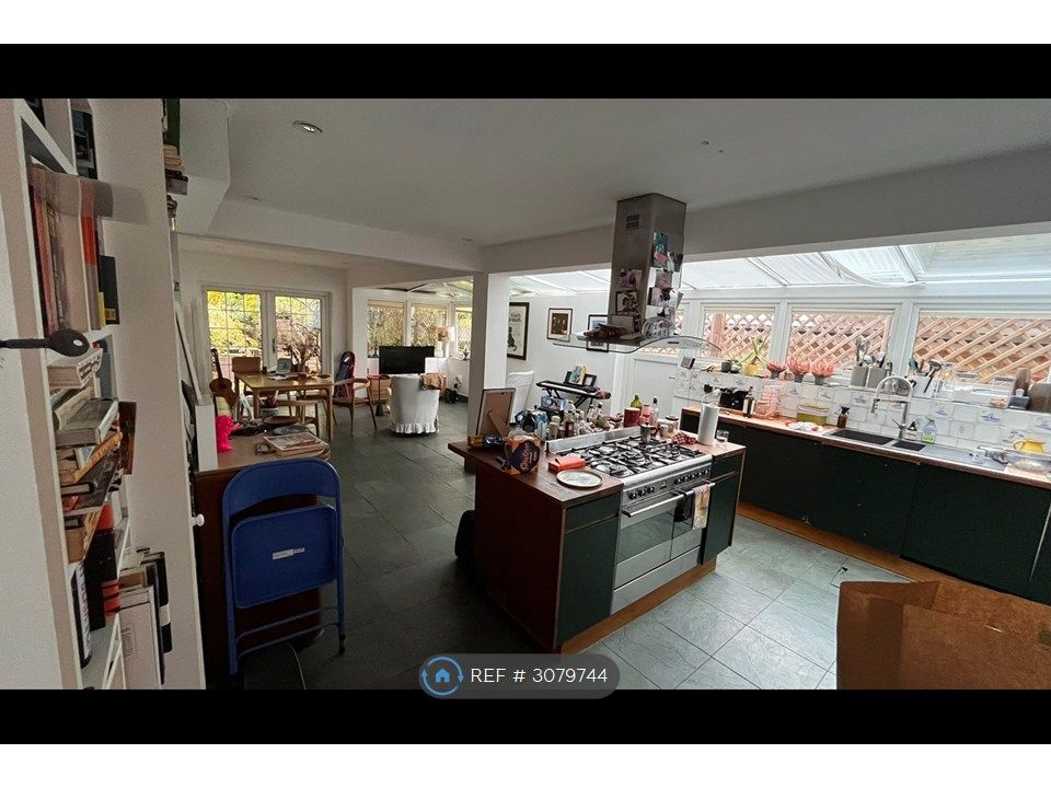 Property photo 1 of 10 Livingroom-Kitchen Area