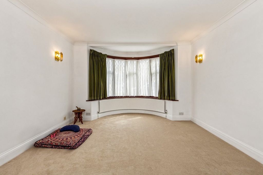Property photo 2 of 22
