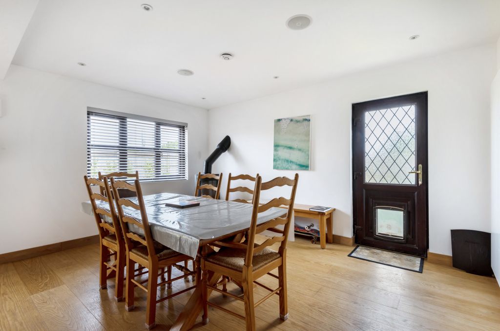 Property photo 3 of 16 Dining Area