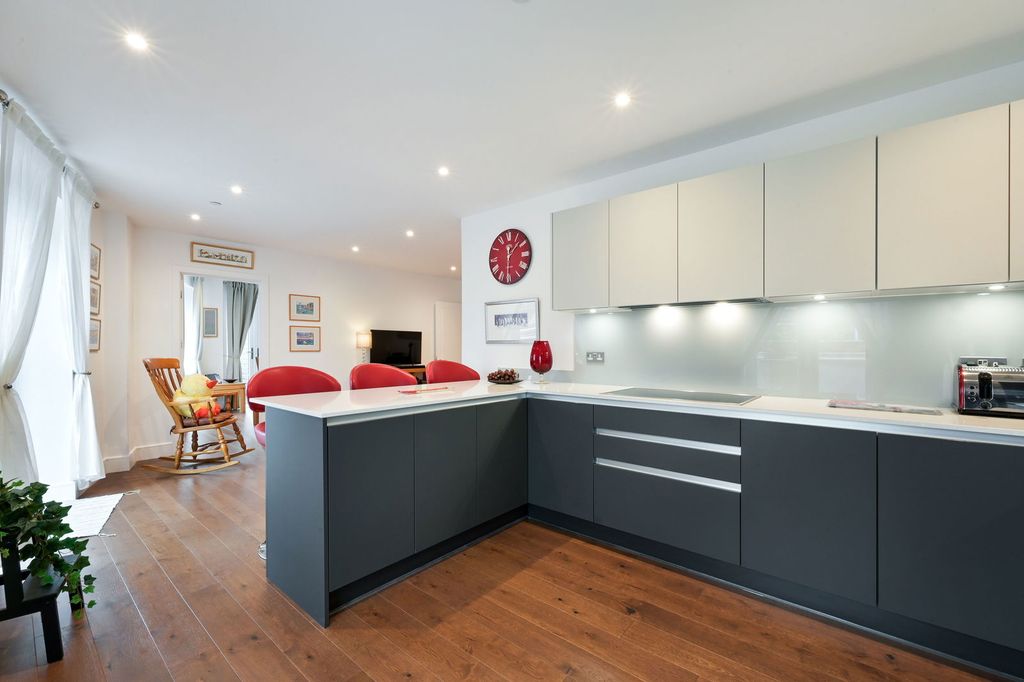 Property photo 3 of 26