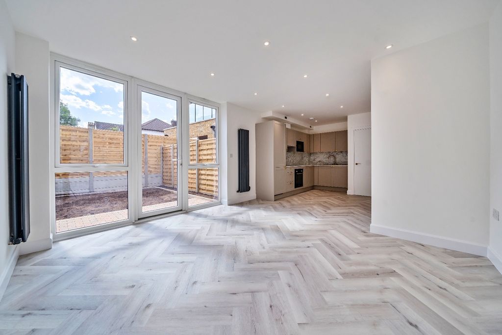 Property photo 2 of 20 4484692