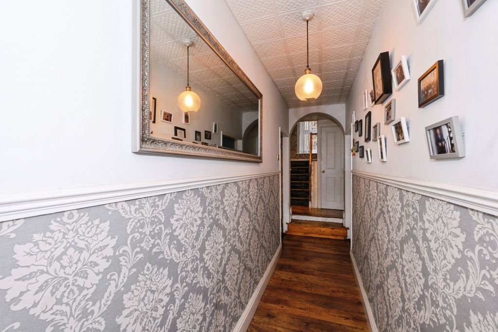 Property photo 2 of 11 Entrance Hallway