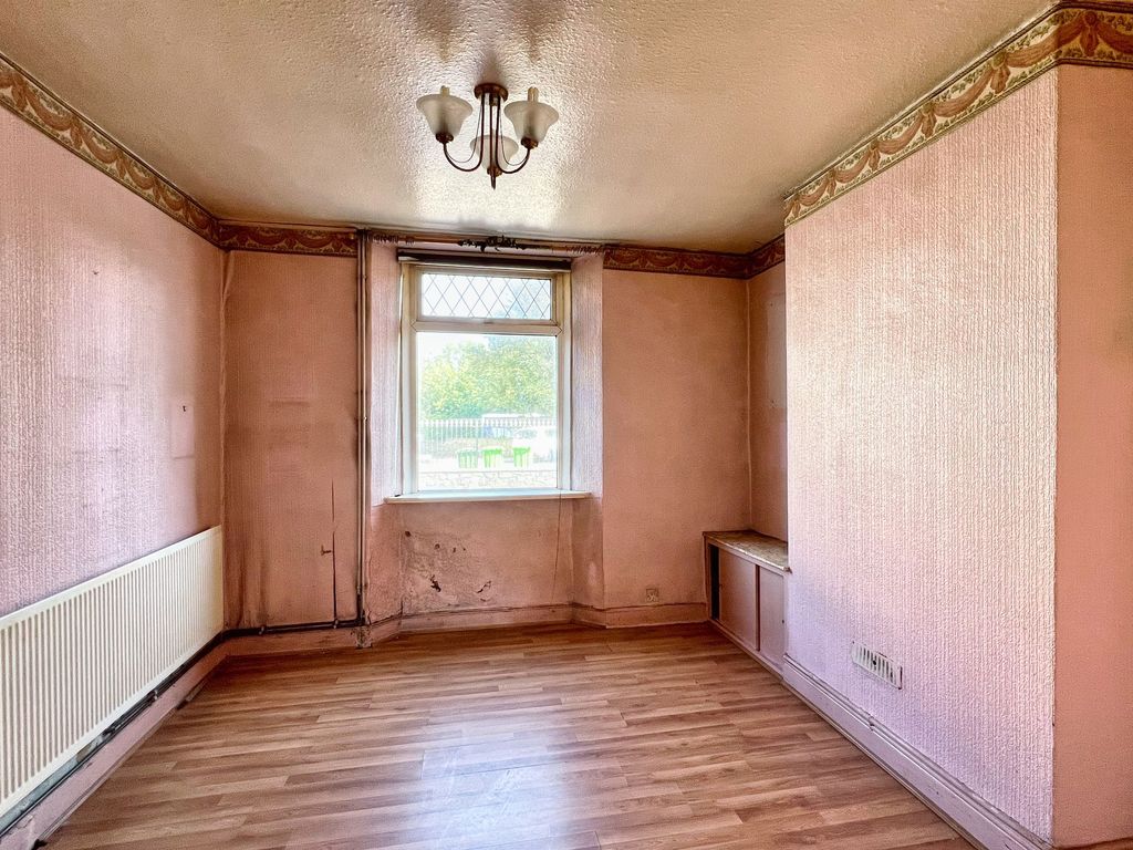 Property photo 2 of 23