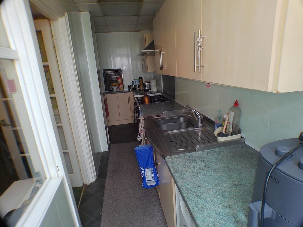 Property photo 3 of 29 Kitchen