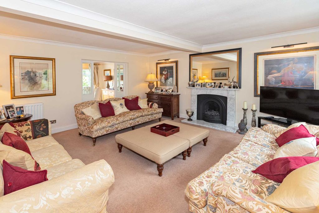 Property photo 2 of 25