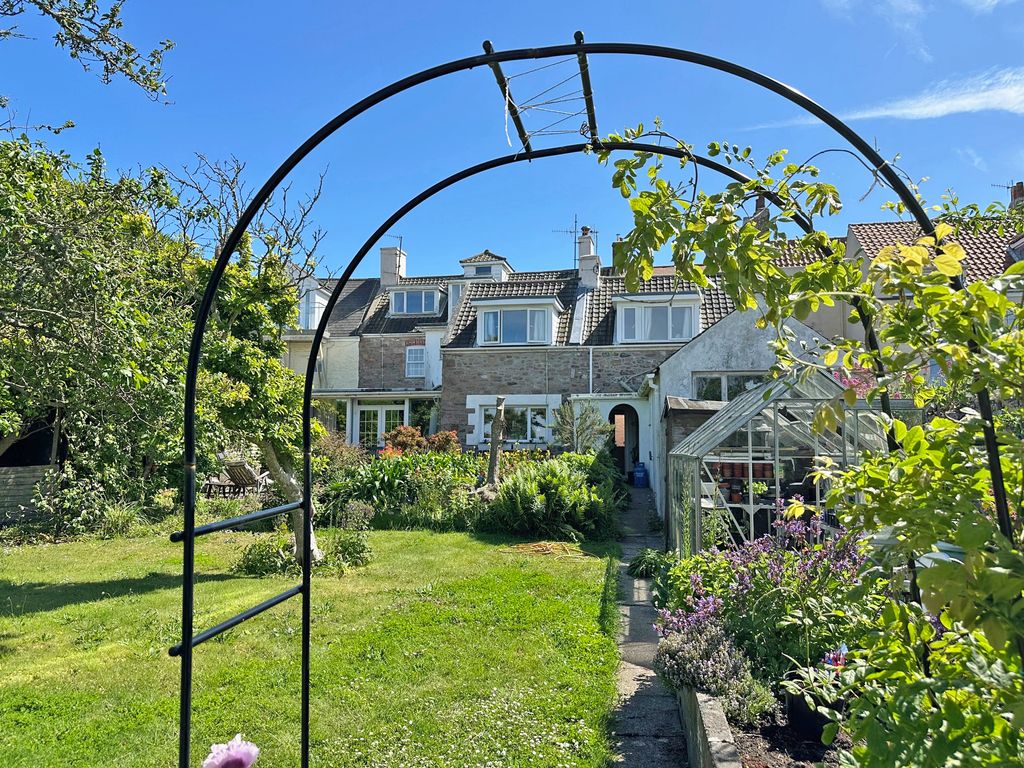 Property photo 1 of 18