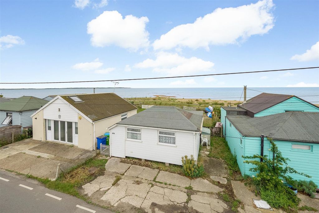 Property photo 1 of 16 Faversham Road, Seasalter, Whitstable