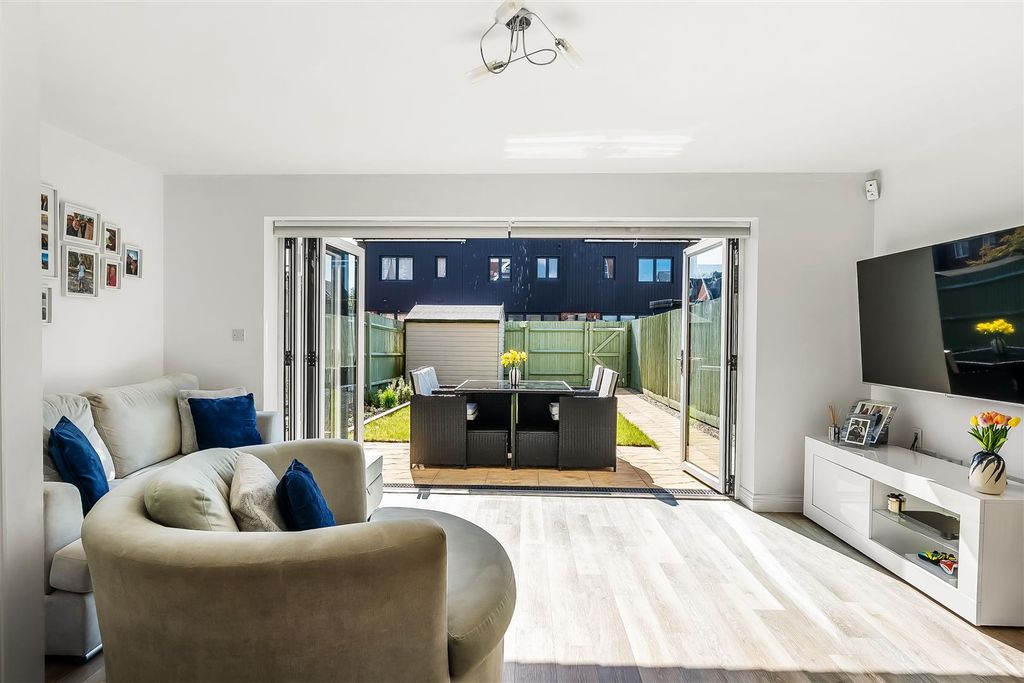 Property photo 2 of 25 10-Tippet-Lane-24.Jpg