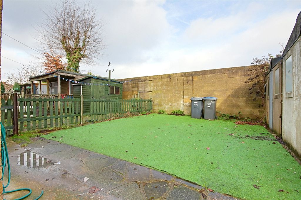 Property photo 2 of 8 Picture No. 12