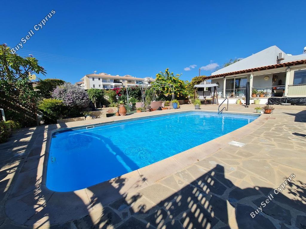 Property photo 2 of 50