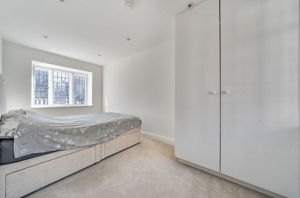 Additional image 18 of 2 bed flat for saleHigh Street, East Grinstead, West Sussex RH19