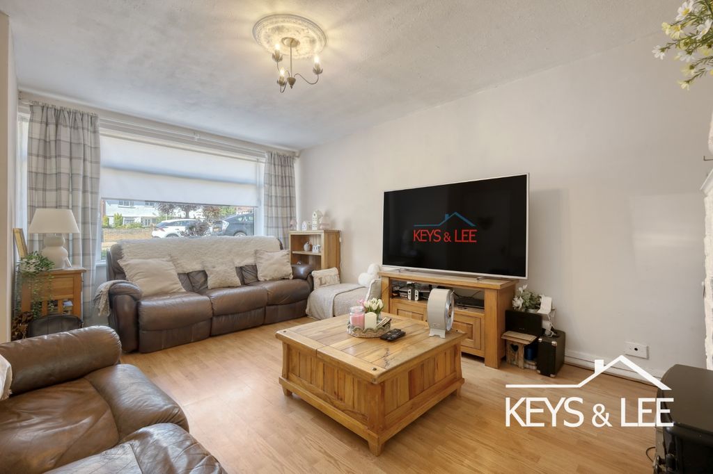 Property photo 3 of 16 4352037