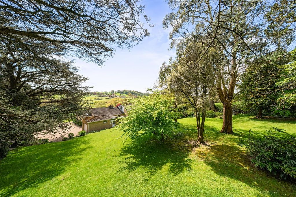 Property photo 1 of 32