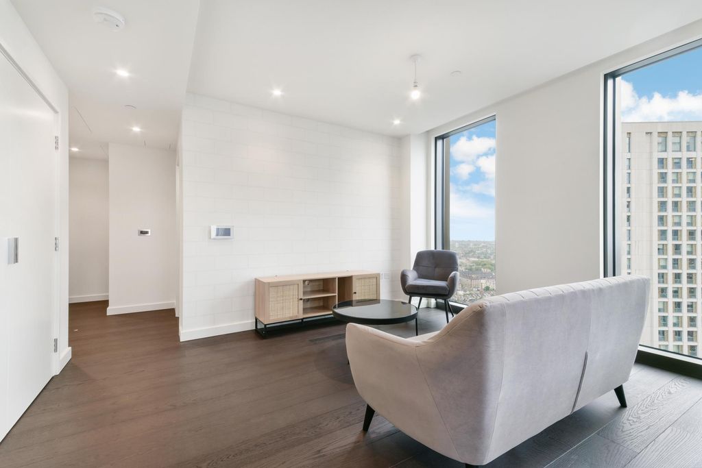 Property photo 2 of 25