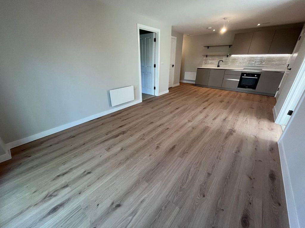 Property photo 3 of 16 Lounge