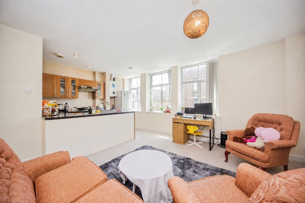 Property photo 2 of 12